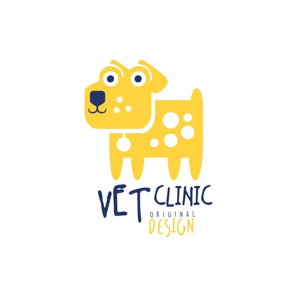 Plantilla de logotipo clínica veterinaria diseño original, insignia con perro, vector dibujado a mano colorido Ilustración — Archivo Imágenes Vectoriales