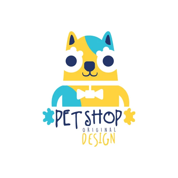 Pet shop logo template original design, colorful badge with funny cat, hand drawn vector Illustration — Stock Vector