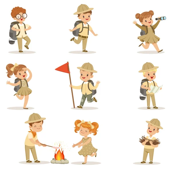 Conjunto de niñas y niños en trajes de scout — Archivo Imágenes Vectoriales