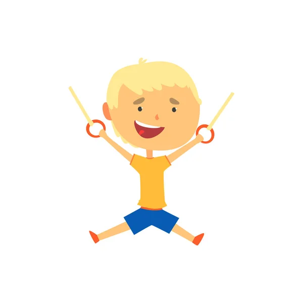 Menino feliz pendurado em anéis de ginástica, crianças atividade física desenho animado vetor Ilustração — Vetor de Stock