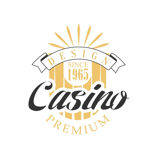 Diseño de logotipo premium de Casino, insignia de juego vintage colorido o emblema desde 1965 vector ilustración — Archivo Imágenes Vectoriales