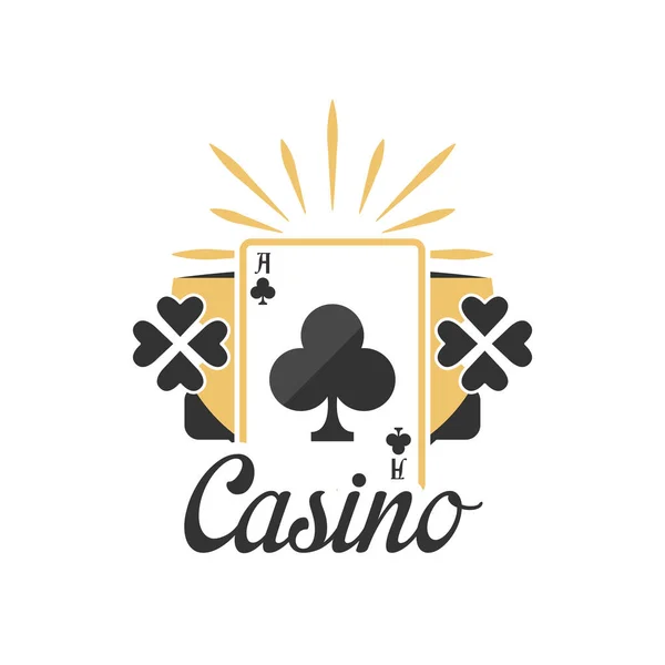 Casino logo, vintage gokken badge of embleem met aas van clubs speelkaart vector illustratie — Stockvector