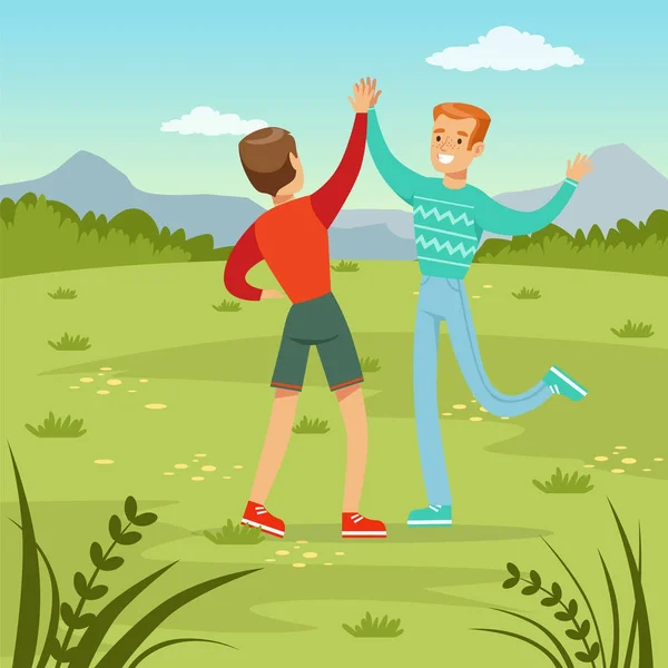 Dos felices mejores amigos masculinos que se reúnen en un fondo de la naturaleza, los jóvenes se divierten, vector concepto de amistad Ilustración — Vector de stock