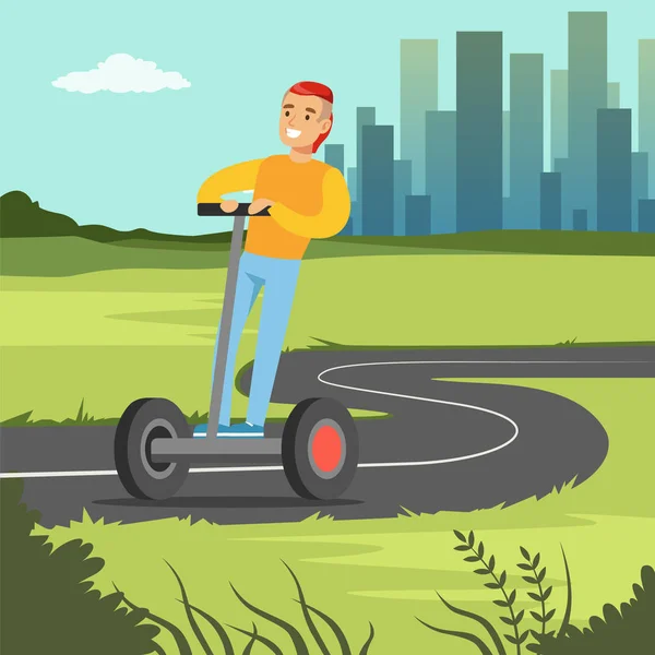 Giovane uomo sorridente cavalcando su scooter segway sullo sfondo della città, elettrico veicolo a due ruote vettoriale illustrazione — Vettoriale Stock