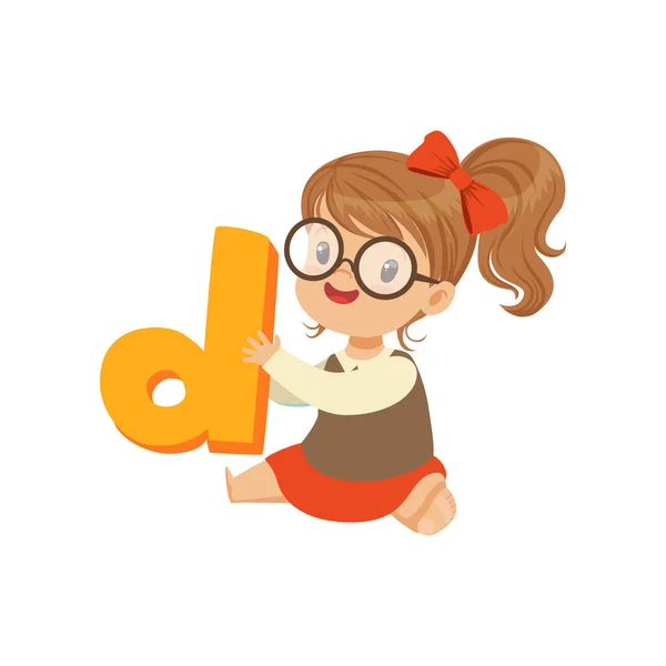 Весела дівчинка персонаж сидить на підлозі з іграшковим листом D для мовних ігор. Мультяшний персонаж дитини в плоскому стилі — стоковий вектор