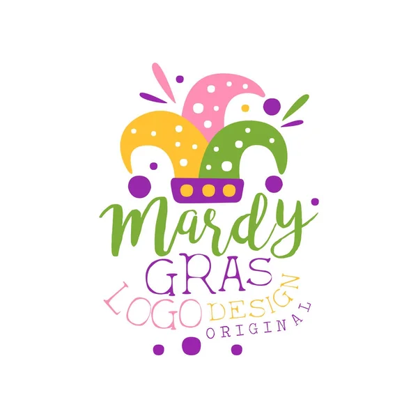 Ručně kreslenou Mardi Gras holiday logo šablona s barevné blázen s víčkem a nápisem. Masopustní úterý, karneval. Plochý vektor izolované na bílém — Stockový vektor