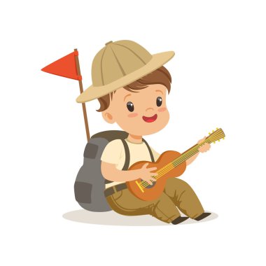 İzci kostüm gitar çalıyor, açık hava kamp etkinliği vektör çizim içinde şirin küçük çocuk