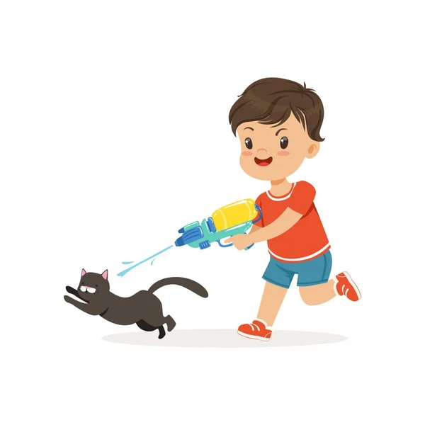 Schattig bullebak jongen gieten een zwarte kat uit een waterpistool, hoodlum vrolijke weinig gedrag van het kind, slechte kind vector illustratie — Stockvector