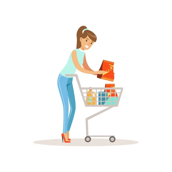 Femme souriante avec panier, magasinage en épicerie, supermarché ou magasin de détail, vecteur de caractères colorés Illustration — Image vectorielle