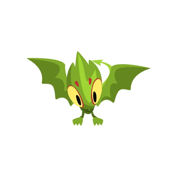 黄色の大きな目と緑色の赤ちゃんドラゴンの漫画のキャラクター。神話幻想的な大きな羽を持つ動物と長い尾。ポスターやモバイル ゲームのフラット ベクター デザイン — ストックベクタ