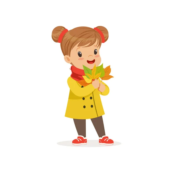 Dulce niña en ropa de abrigo sosteniendo hojas de otoño, lindo niño disfrutando de otoño, otoño niños vector de actividad Ilustración — Vector de stock