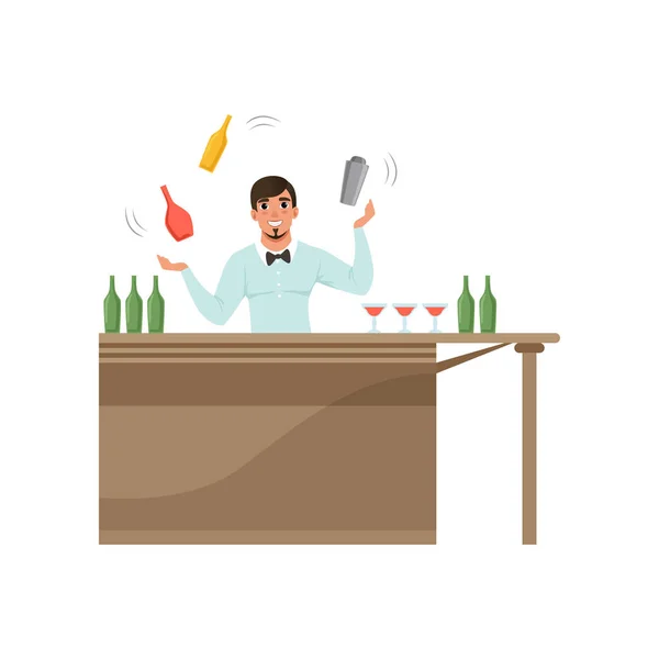 Glada bartender jonglering färgglada flaskor stående bakom baren motverka, bartendern karaktär på arbete tecknade vektor Illustration på vit bakgrund — Stock vektor