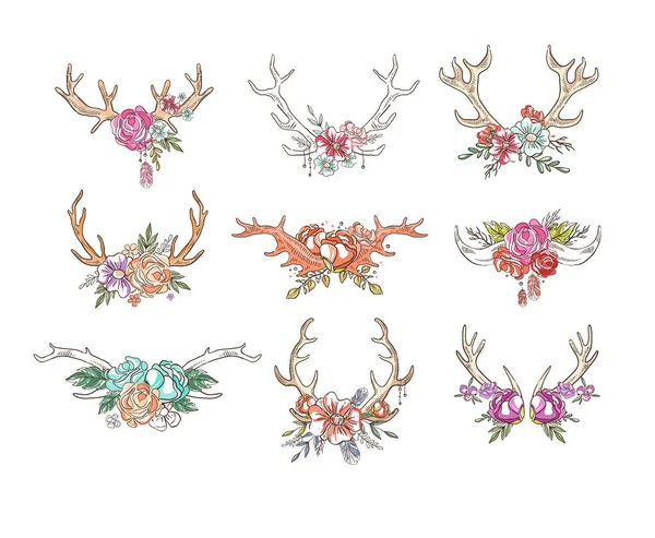 Deer horn med blommor och växter, hand dras blommig komposition med horn vektor illustrationer på en vit bakgrund — Stock vektor