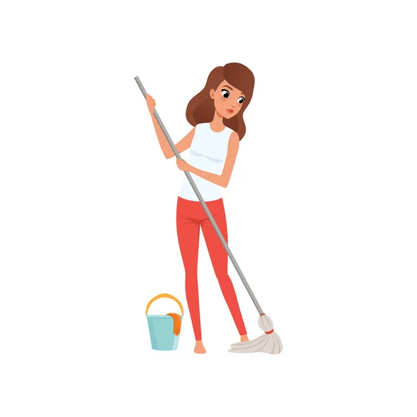 Mladá žena hospodyně úklid podlahy s mop a kbelík vody, činnost lidí, každodenní rutinní vektorové ilustrace na bílém pozadí — Stockový vektor