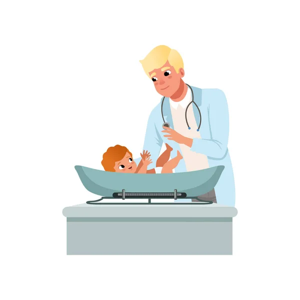 Мужчина педиатр в белом халате, взвешивающий ребенка на весах в кабинете врача, медицинское обслуживание детей векторная иллюстрация на белом фоне — стоковый вектор