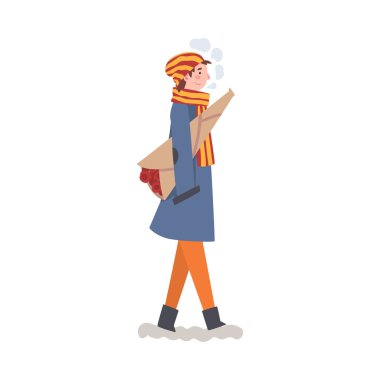 Kışın Giyinen Adam Çiçek Buketi ile Yürüyor Noel Hediyesi Resmini Veriyor