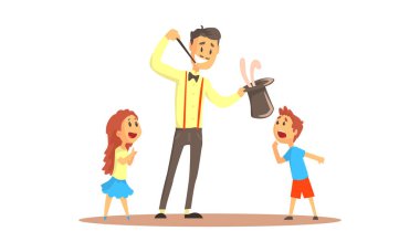 Genç Sihirbaz Seyirci İllüzyonu İçin Silindir Şapkadan Tavşan Çekiyor