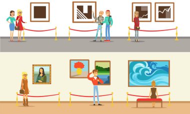 Müze ziyaretçileri, rehberli ve rehbersiz müze turuna çıkıyorlar.