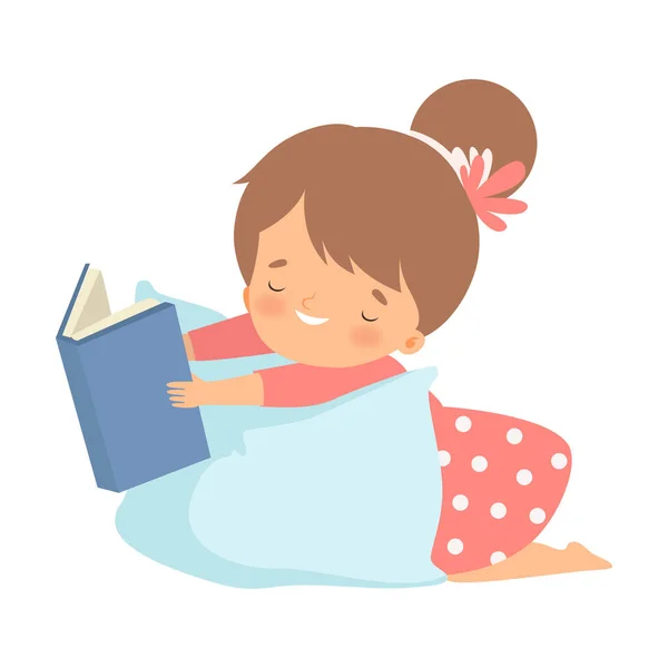 Dívka postava leží na polštáři a učí se číst — Stockový vektor