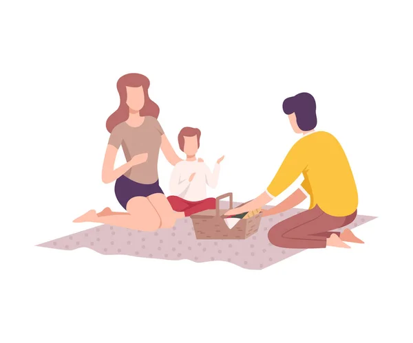 Happy Family having Picnic in the Park, otec, matka a syn Charakteristiky Jídlo a relaxace na příroda ploché vektorové ilustrace — Stockový vektor