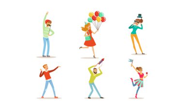 Parti Seti 'nde Eğlenen Mutlu İnsanlar, Bayram Vektörü İllüstrasyonunu Kutlayan Erkekler ve Kadınlar