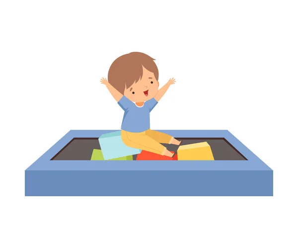 Lindo niño jugando en una piscina con cubos de colores suaves, niños activos Ocio Vector Ilustración — Vector de stock