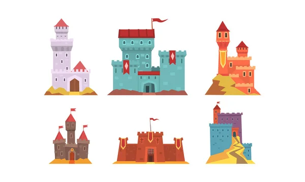 Colección de castillos medievales de cuento de hadas, antiguas fortalezas fortificadas y palacios con banderas Vector Illustration — Archivo Imágenes Vectoriales