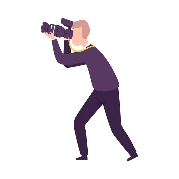 Photographe prenant des photos avec équipement numérique, Homme Paparazzi, Caractère Journaliste, Illustration vectorielle plate de vue de sife — Image vectorielle