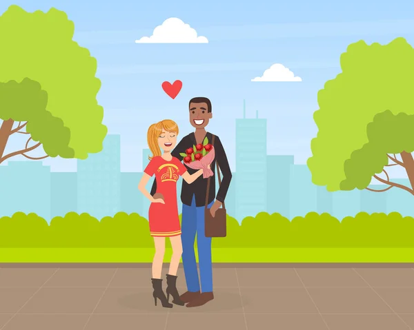 Glimlachende jonge man en vrouw knuffelen tijdens het wandelen in het park, gelukkig liefhebbend paar op romantische date vector illustratie — Stockvector