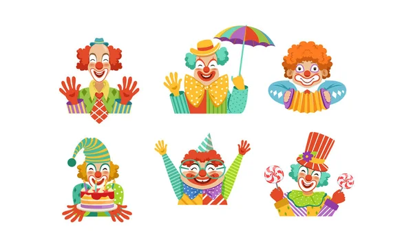 Vicces bohócok gyűjtemény, vidám cirkusz rajzfilmfigurák, születésnap vagy karnevál party design elem vektor illusztráció — Stock Vector