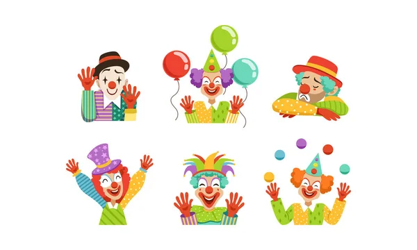 Coleção de palhaços bonitos, personagens animados de circo alegre com rostos engraçados, aniversário ou carnaval Festa Design Elemento Vector Ilustração — Vetor de Stock