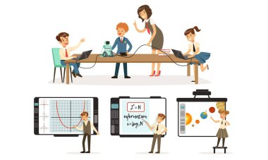 Bilgi Toplama veya Programlama Dersi Okul Çocukları, Bilgisayarlar Üzerinde Çalışan Öğrenciler, Beyaz Arkaplan Üzerine Robot Vektör Resimleri Öğrenme