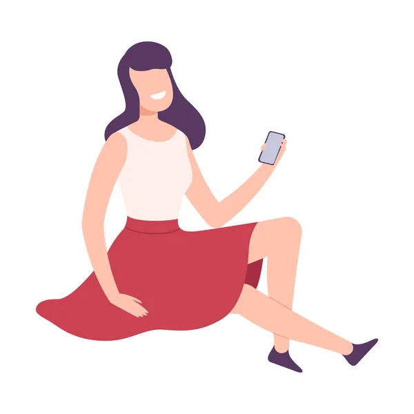 Brunette vrouw met moderne digitale gadget, meisje zit op de vloer en communiceren met behulp van haar smartphone Flat Vector Illustratie — Stockvector