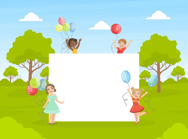 Leuke gelukkige kinderen met kleurrijke ballonnen houden lege banner vector illustratie — Stockvector