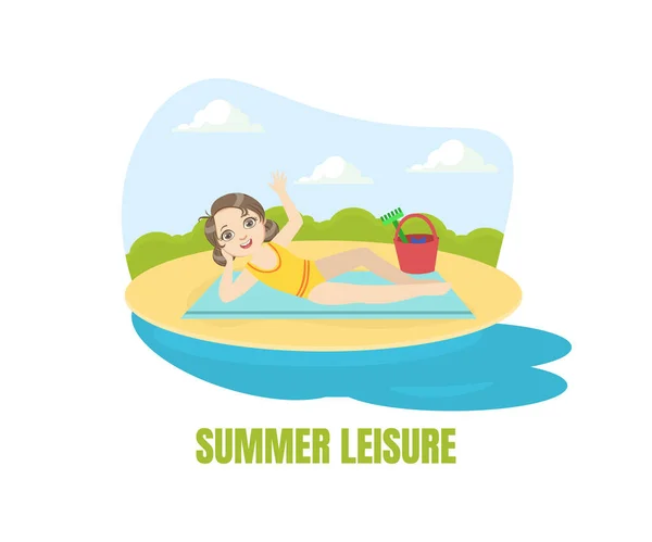 暑期休憩横幅模版、可爱女子泳滩日光浴夏季假期病媒示范 — 图库矢量图片