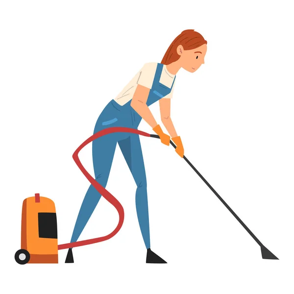 Wanita Pembersihan Profesional Vacuuming the Floor, Wanita Pekerja Karakter mengenakan Blue Overalls and Rubber Gloves, Cleaning Company Staff Vector Illustration - Stok Vektor