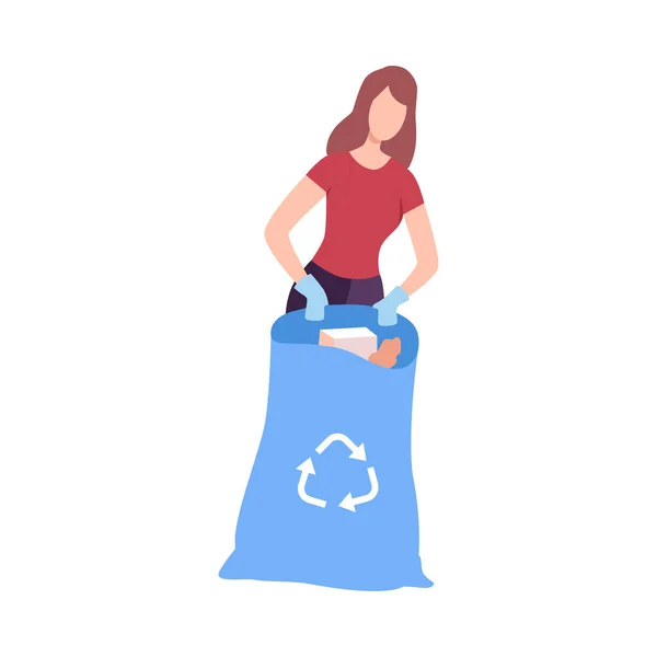 Giovane donna che raccoglie spazzatura in sacchetto di plastica, volontario femminile che raccoglie spazzatura all'aperto illustrazione vettoriale — Vettoriale Stock