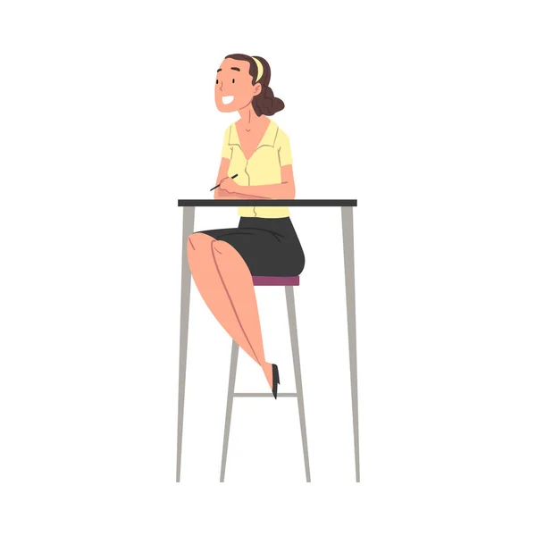 Mujer joven sentada en la silla alta en el escritorio, Smiling HR Manager Character Vector Illustration — Vector de stock