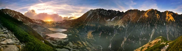 Blick auf das Tal der fünf Seen in der Tatra — Stockfoto