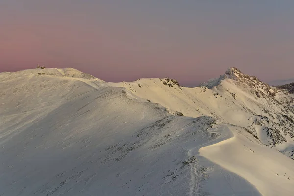 Pics de montagne Tatra Swinica et Kasprowy Wierch au coucher du soleil — Photo