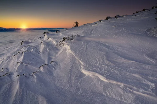 Wschód słońca nad snowy zwykły w Tatr — Zdjęcie stockowe