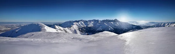 Χειμερινό υψηλής tatra βουνό Πανόραμα τοπίο. Πολωνία — Φωτογραφία Αρχείου