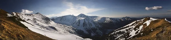 Панорамный вид на высокую западную гору Татра — стоковое фото