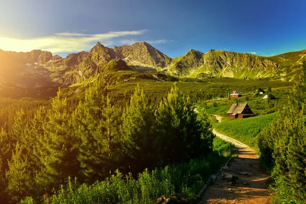 Puesta de sol en el valle de Gasienicowa. Montaña Tatra — Foto de Stock