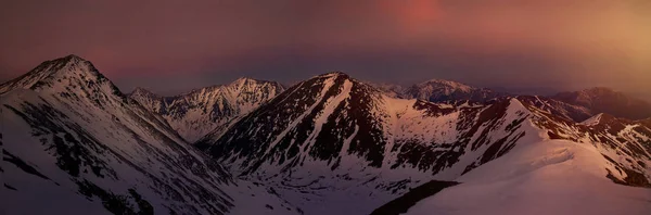 Панорамный вид на закат на западной горе Татра — стоковое фото