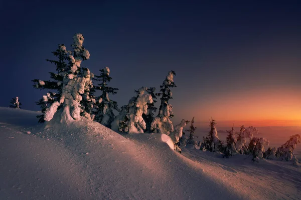 Hermosa vista del amanecer en la montaña Babia . — Foto de Stock