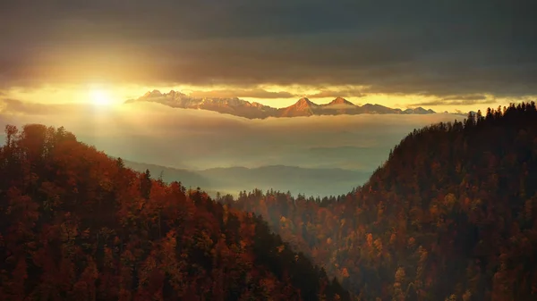 Solkolica tepe panoramik görünümünden Tatra Mountain.