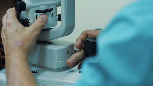 Optician examining a patients eyes — Stock Video