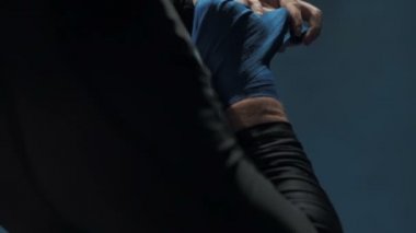 bandaj elinde sarma boksör