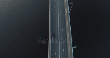 Köprüde trafik havadan görünümü